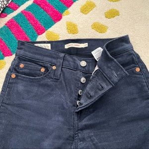 Levi’s wedgie straight corduroy in navy, size 24